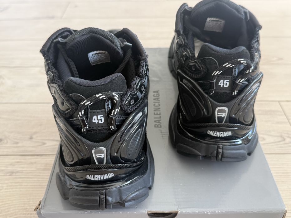 Balenciaga runner наличен