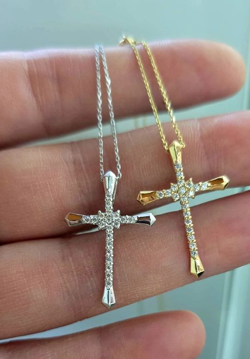 Cruciulita aur cu diamante premium