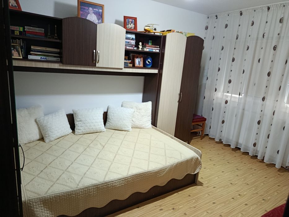 Vând urgent apartament 3 camere