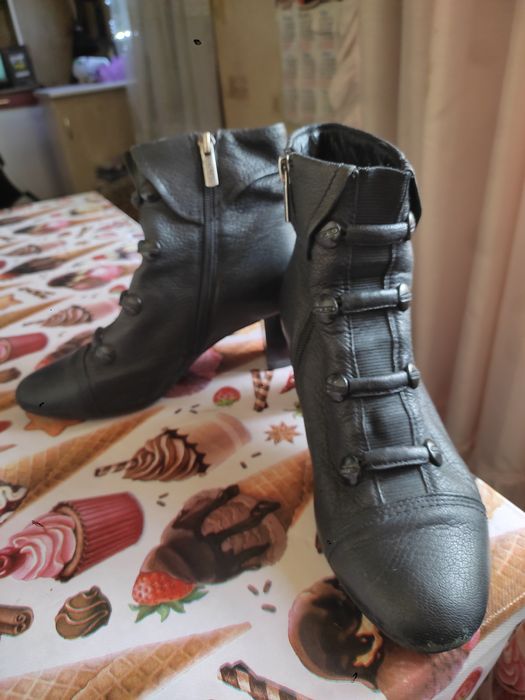 Ботиночки ,, Cavaletto" кожаные