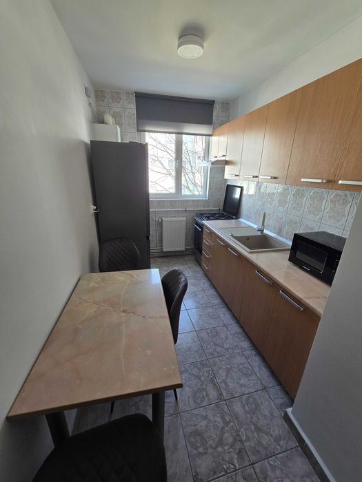Câmpina - Ap. 2 cam - Et. 3 - mobilat - 350 Euro/Luna