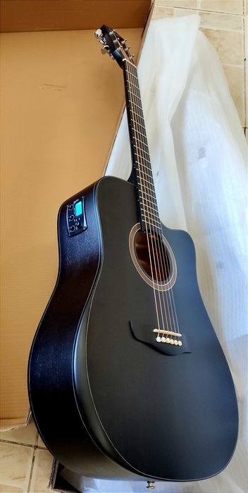 Акустическая гитара с подключением