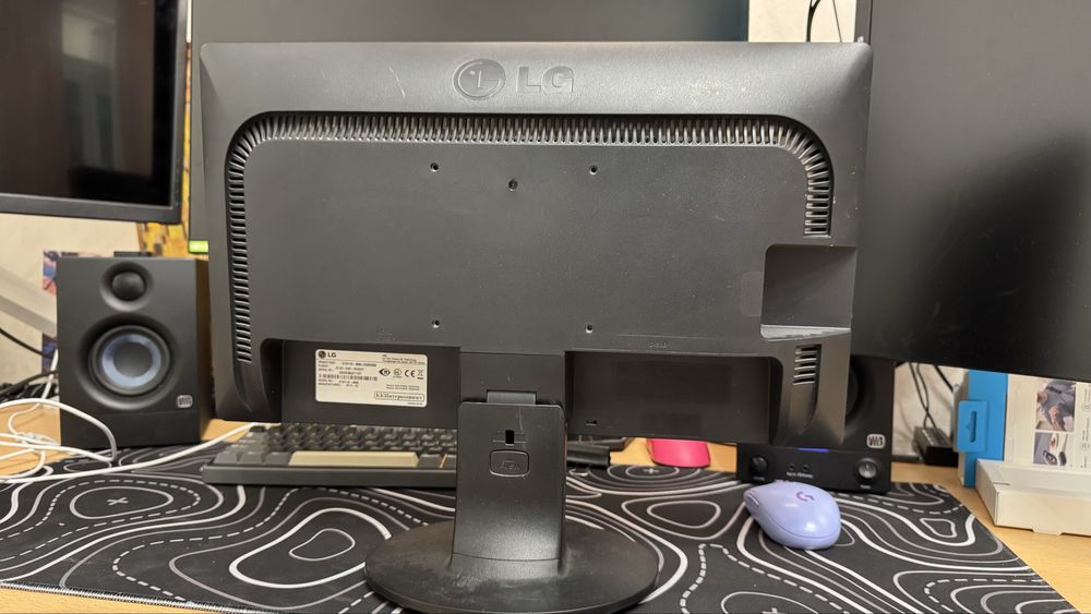 Монитор 19" LG E1911S-BNX (LED, Широкоформатный)