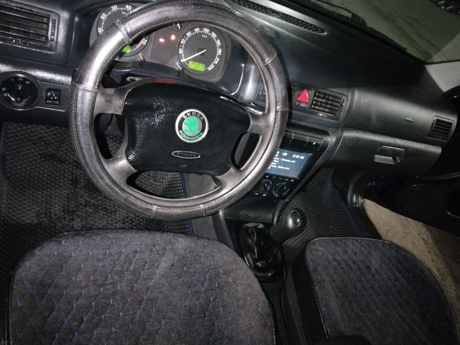 Машина шкода Октавия