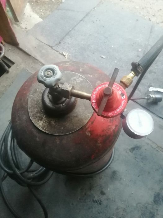 Продам газ баллон с горелкой
