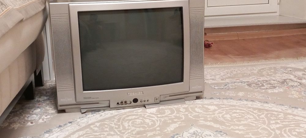 Продам бу  телевизор TOSHIBA