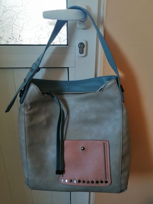 Много чанти нови