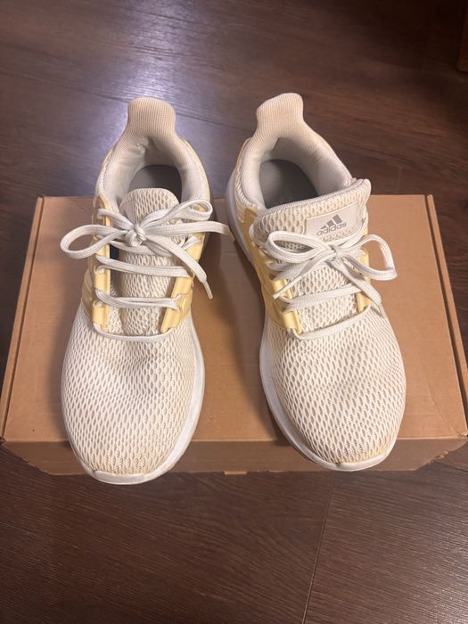 Кросовки adidas размер 36, по стельки 22 см