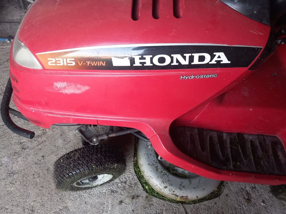 Vând tractoras de gazon