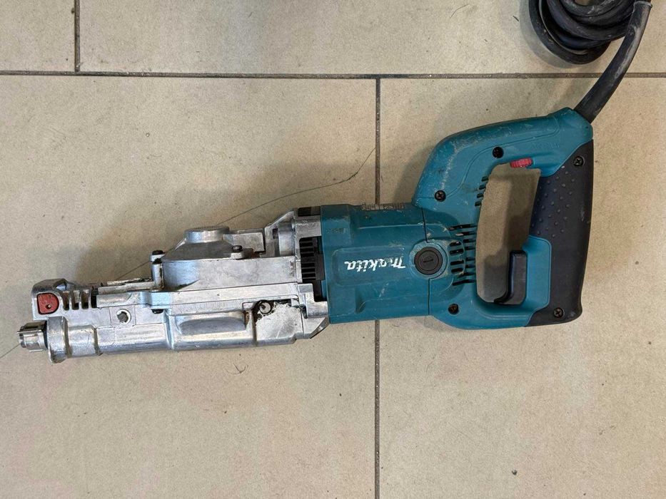 Саблен трион Makita JR3070CT – 1510W