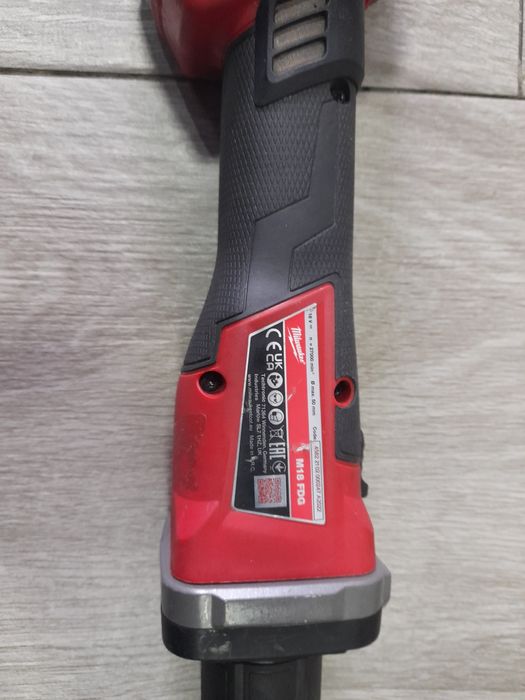 Biax polizor Milwaukee M 18 FDG
18 v
Un acumulator 3 Ah
Una Freză
Nou nefolosit
990 făra G