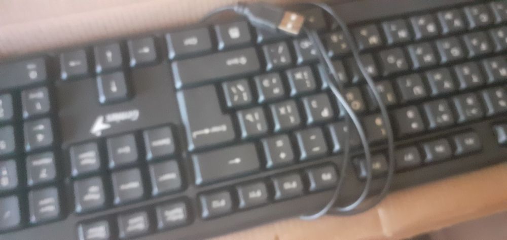 Продам клавиатуру