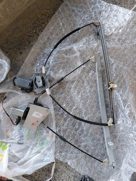 Стъклоповдигачи за Рено Меган Сценик сценик
Renault Megane Sc