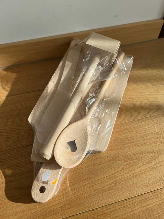 Set de ustensile de bucătărie artizanal cu tocător și accesorii d lemn