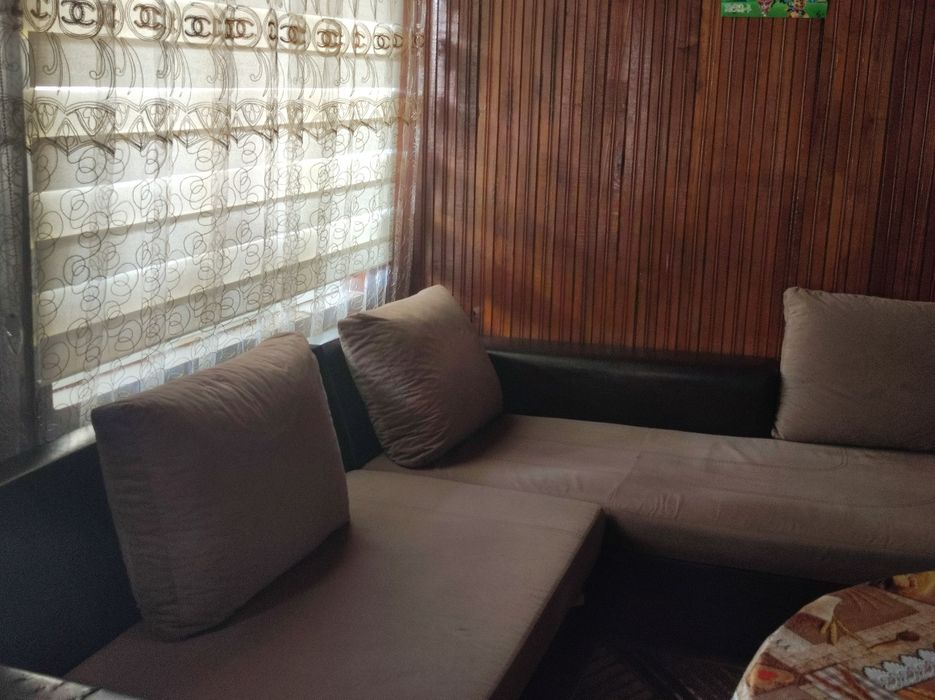 Голям ъглов диван