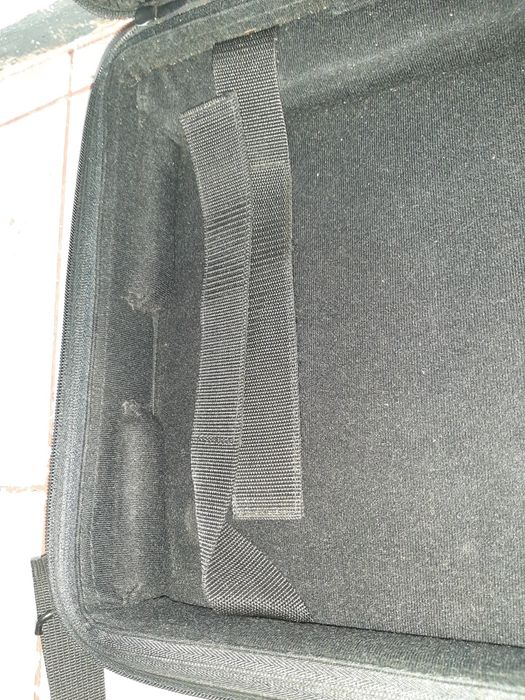 Vând geantă de laptop second-hand