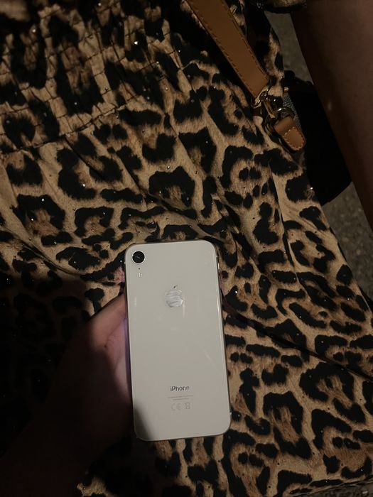 Iphone xr whitee