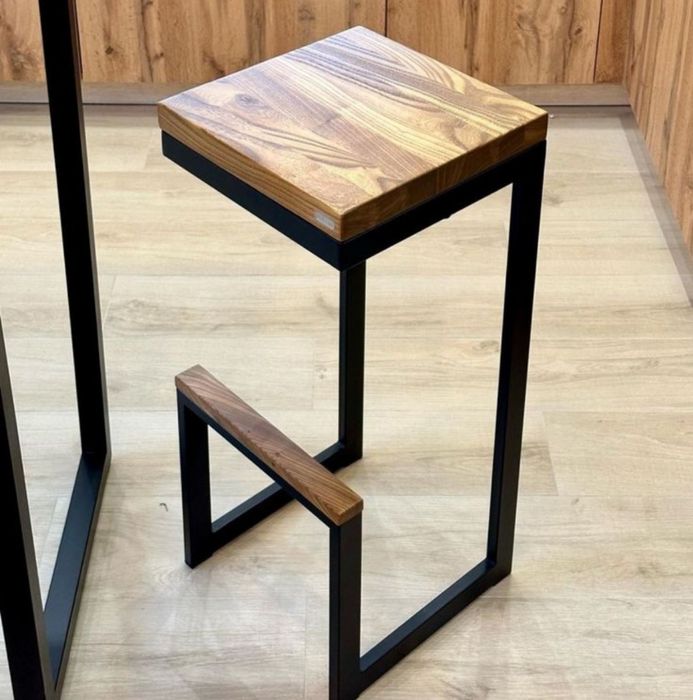 Барс стол от масив орех и метал