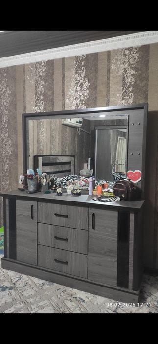 Диван тримо шкаф , холати ало даражада ,