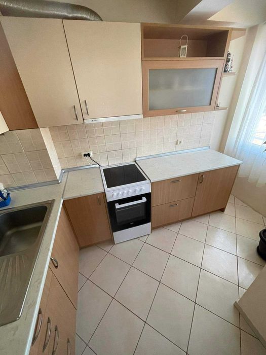 Дава се под наем Двустаен апартамент в Бургас, Център - 800 кв.м за 408 € - Снимка #3