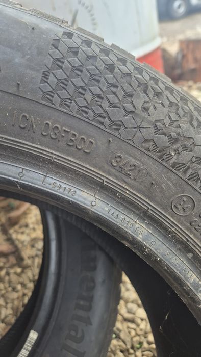 Продавам 2бр гуми Континентал 215 55 17