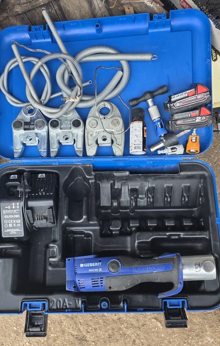 Presa sertizat geberit aco 203. 3 bacuri,2 acumulatori cutie,incarcato