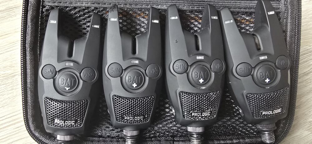 Senzori  / avertizori  Prologic BAT+ – 4 buc + receiver + husă