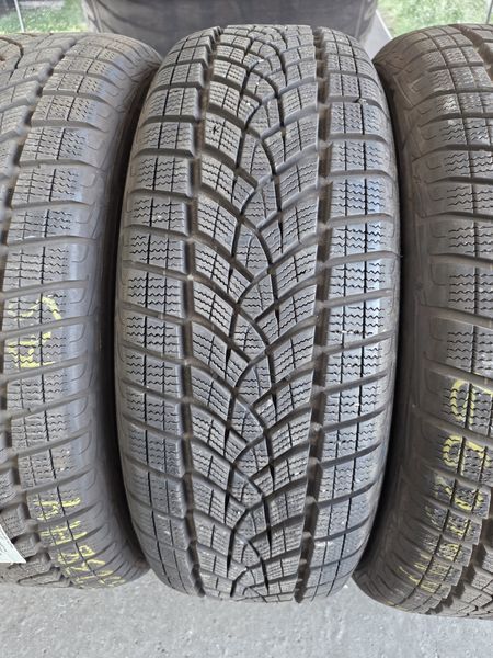 225/60/18 Goodyear 4бр