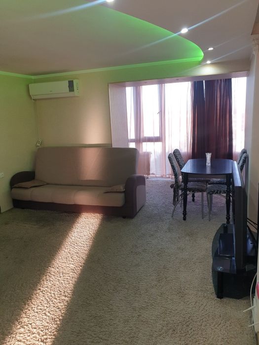 Сдам 3ком.квартиру-студ      ию.Евроремонт.    250,0