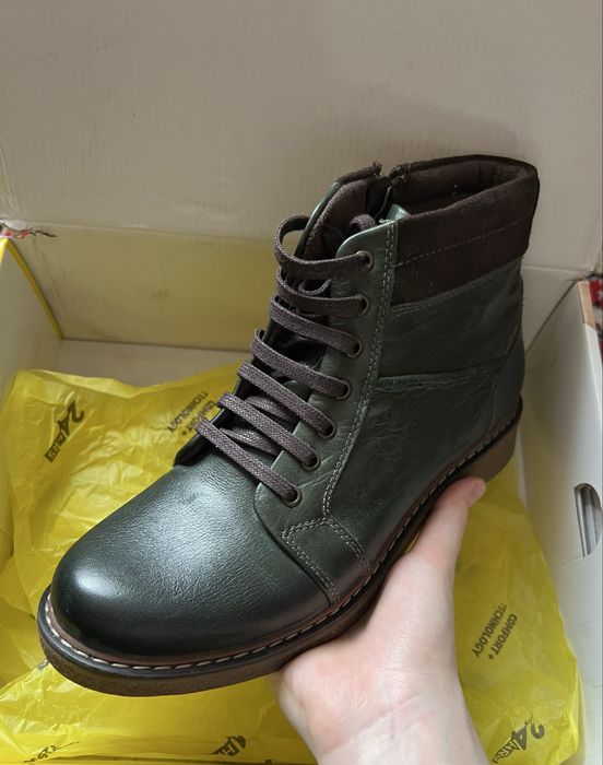 Зелёные кожаные ботинки