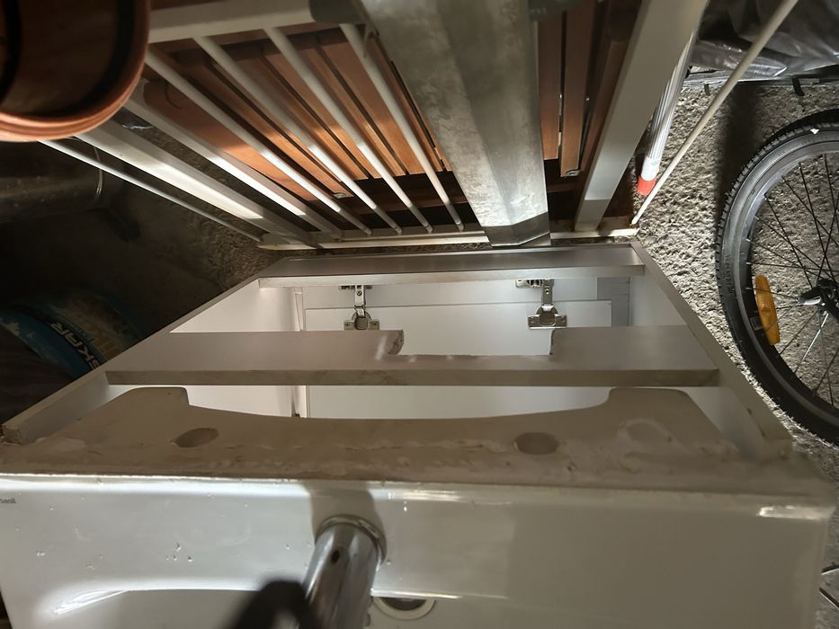 Mobilier baie (lavoar, masca, dulap cu oglinda, dulap medicamente)