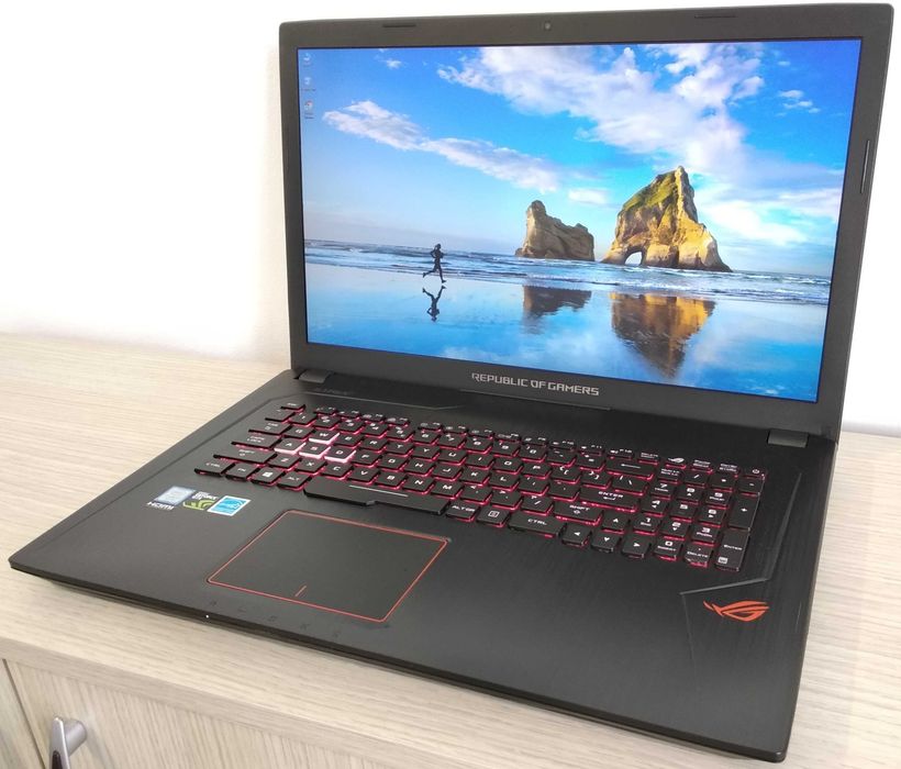laptop ASUS ROG INTEL I7 GAMING ecran MARE IPS 17.3 inch placa video dedicata NVIDIA 16GB ram 2 placi video SSD nvme WINDOWS 11 ASUS ROG STRIX
