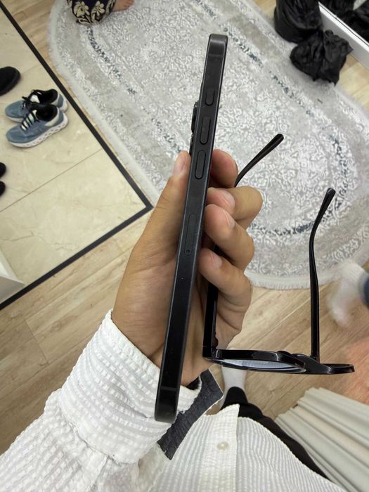 Srochna sotiladi Iphone 16 PRO MAX Qora