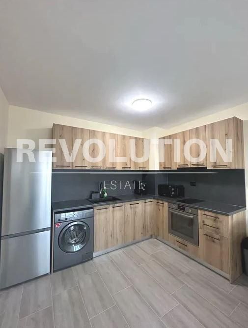 Дава се под наем Двустаен апартамент в Варна, м-т Пчелина - 50 кв.м за 475 € - Снимка #1