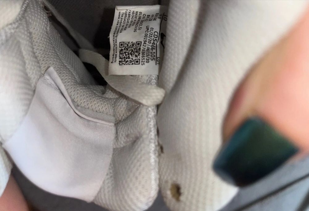 Adidasi Court Vision