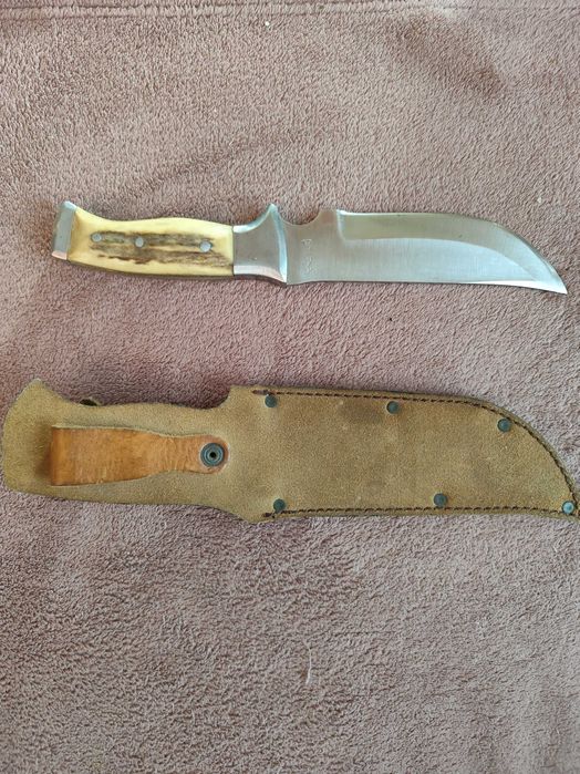 Ловджийски нож с дръжка от рог