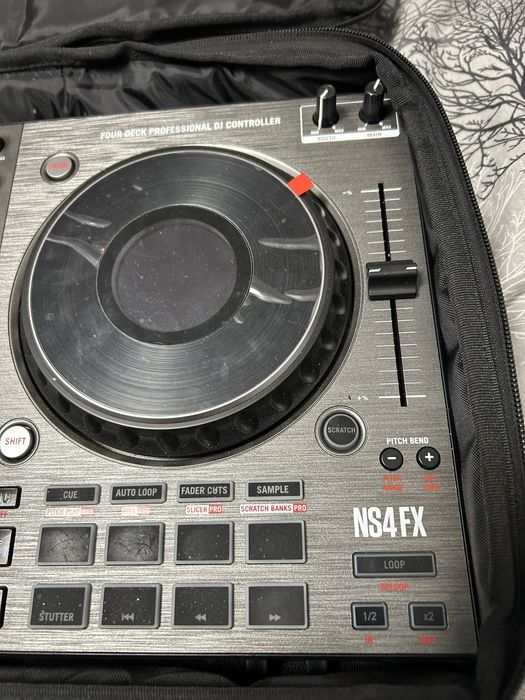 Dj controler Numark ns4fx