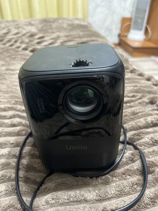 Продам проектор Umiio