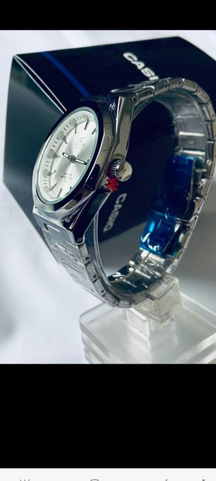 Часовник Касио Едифейс Самфир