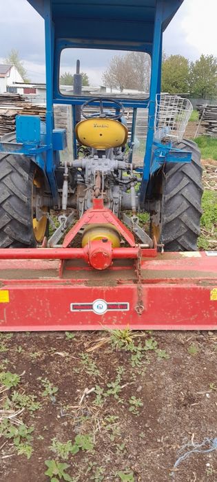 Vând tractor landini