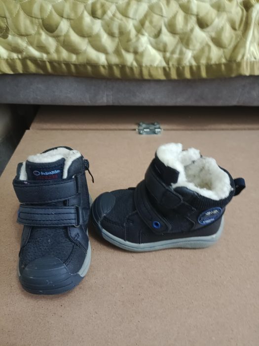 Продам детский комбенизон ботинки зимние