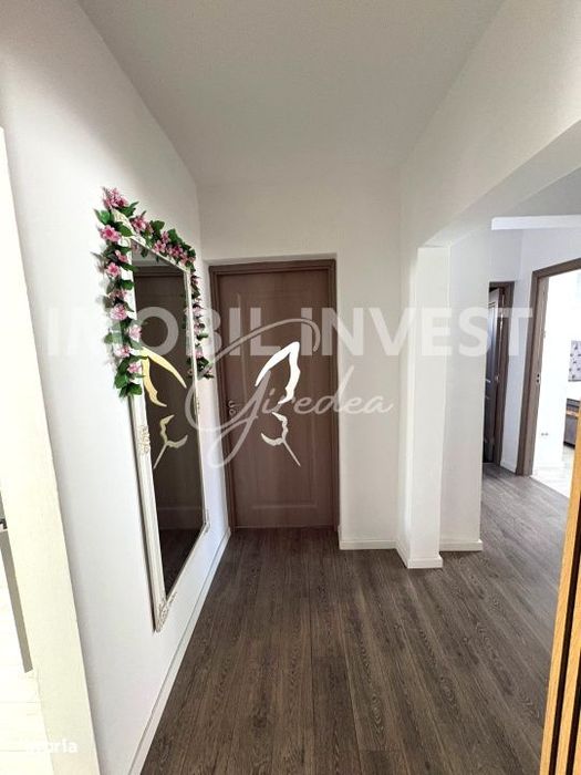 Apartament complet renovat, 3 camere, 2 locuri de parcare | Cetate