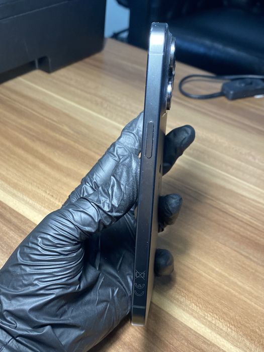 iPhone 15 Pro Max • 256 GB • Black Titanium