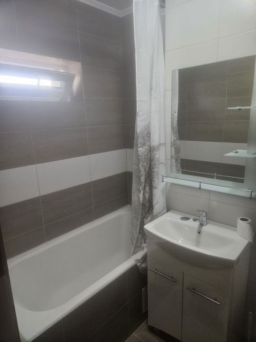 Inchiriez apartament