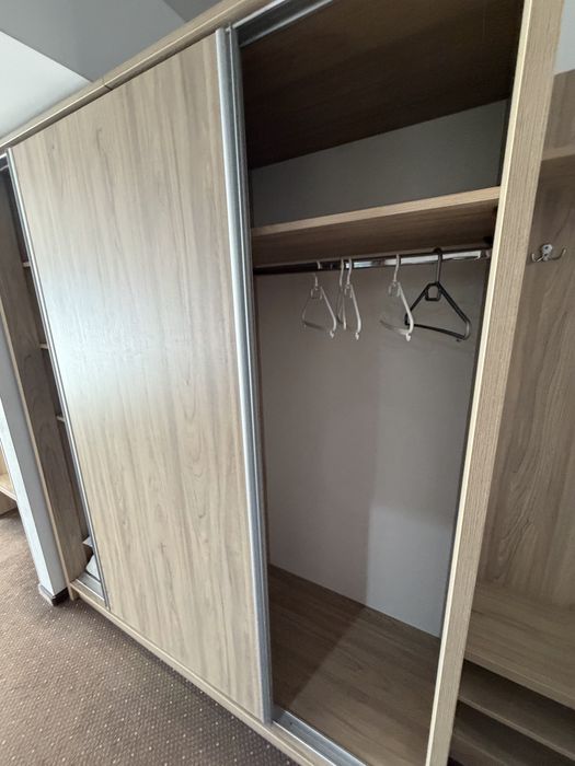 Vand 23 de seruri de mobilier