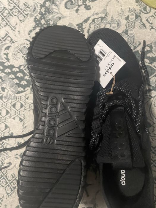 Adidași firma Adidas