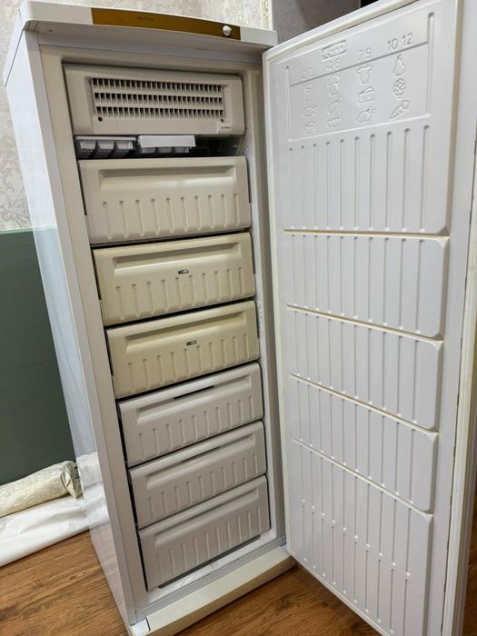 Продается морозильник Indesit