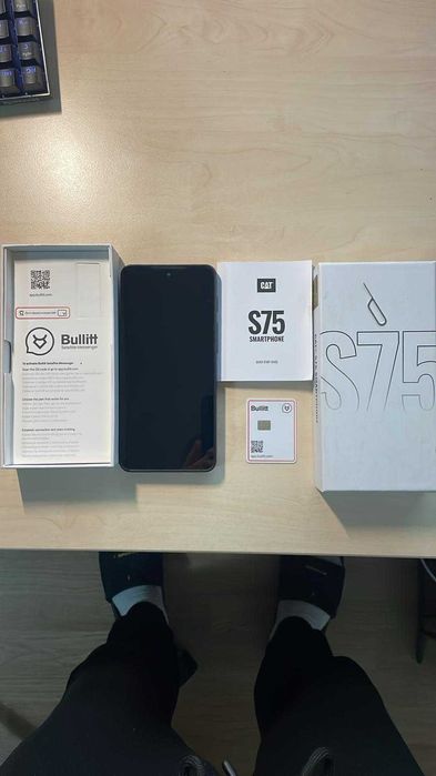 Telefon Cat s75 .