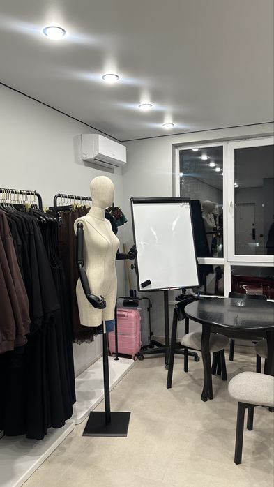 Продам манекен для магазина и швеи