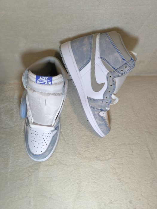 Jordan 1 Hyper Royal